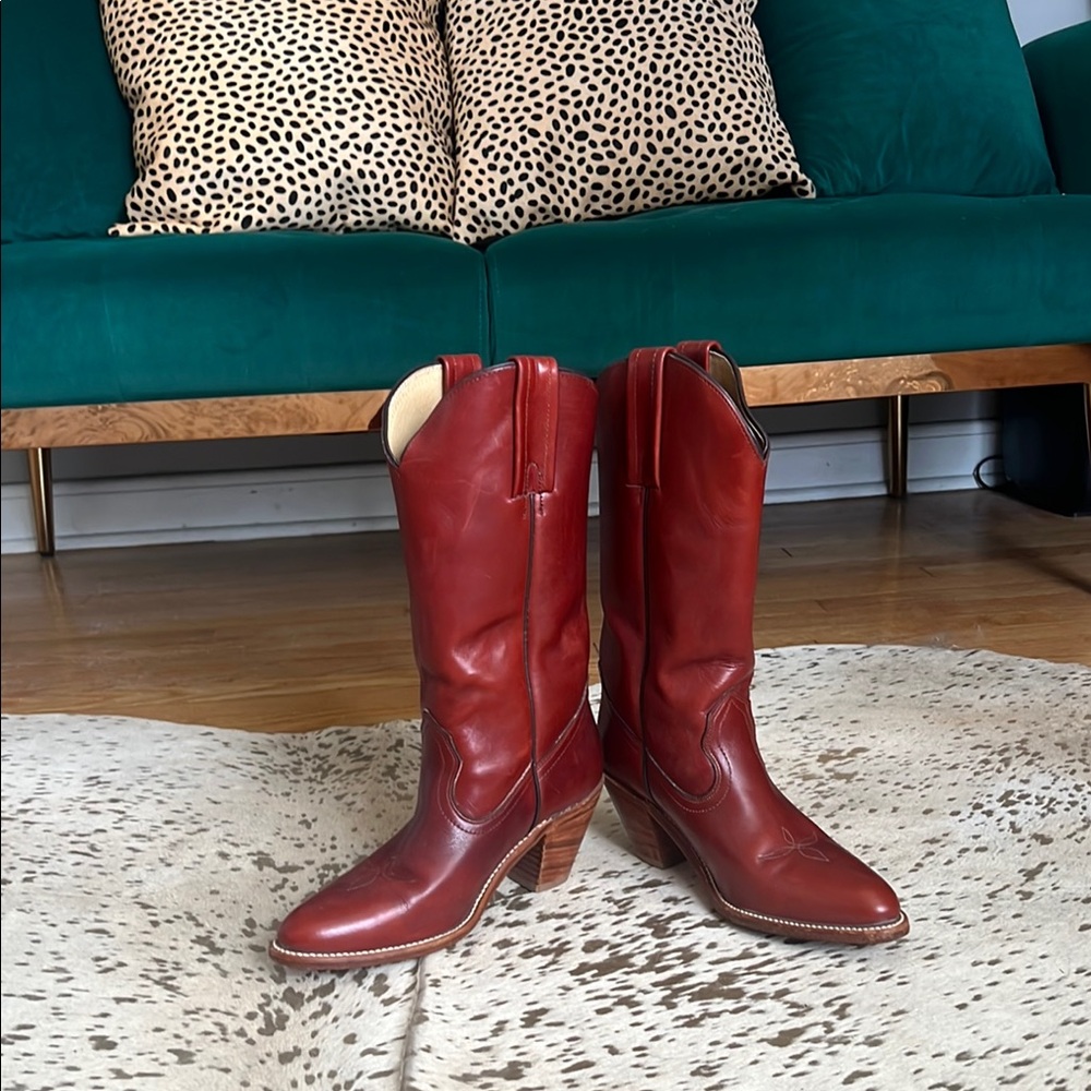 Women's Red Leather FRYE Cowgirl boots!!! Size 8.5